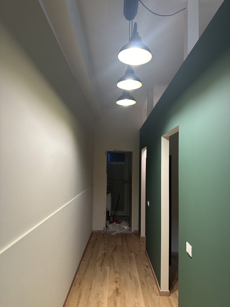 Risultato finale dipintura corridoio con smalto