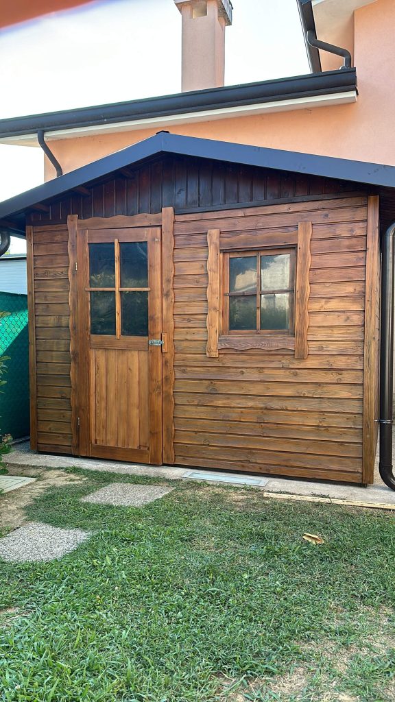 Intervento su casetta di legno concluso da Lanza Decor